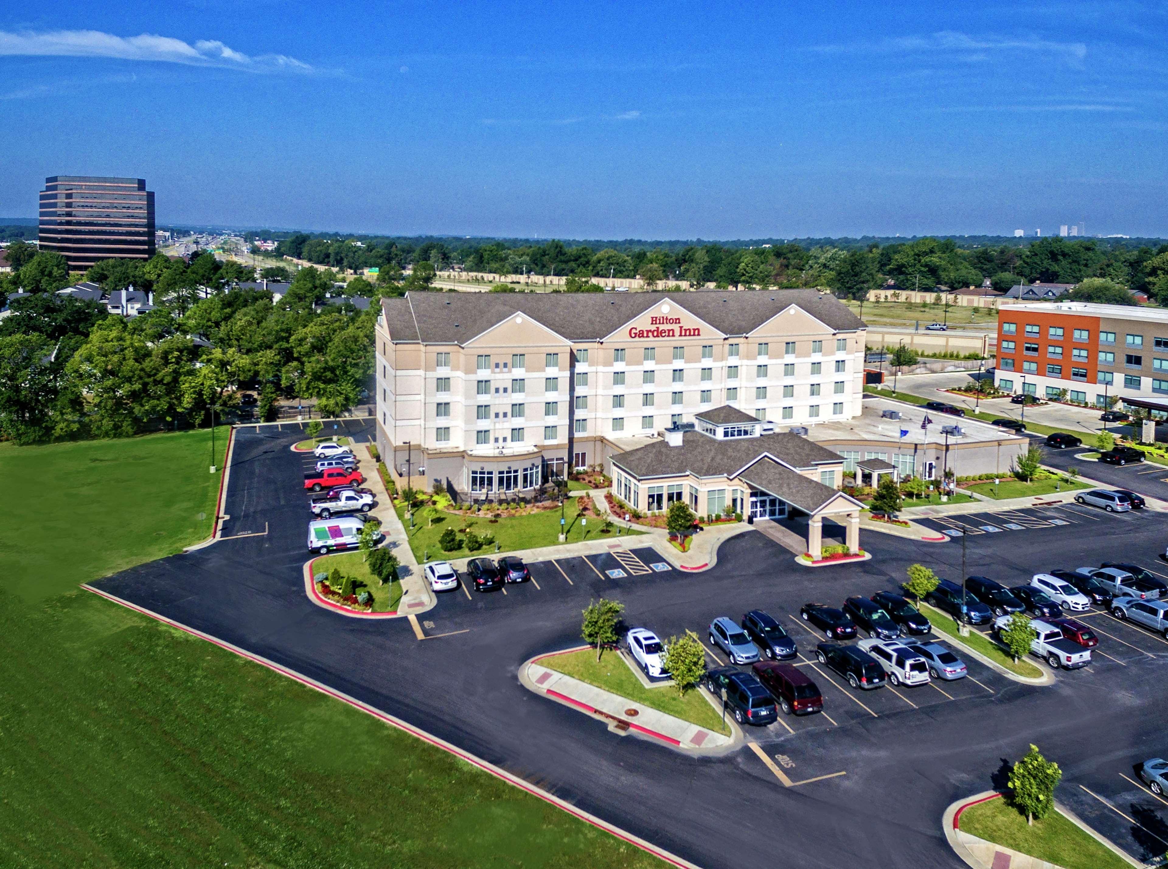 Hilton Garden Inn Midtown Талса Экстерьер фото