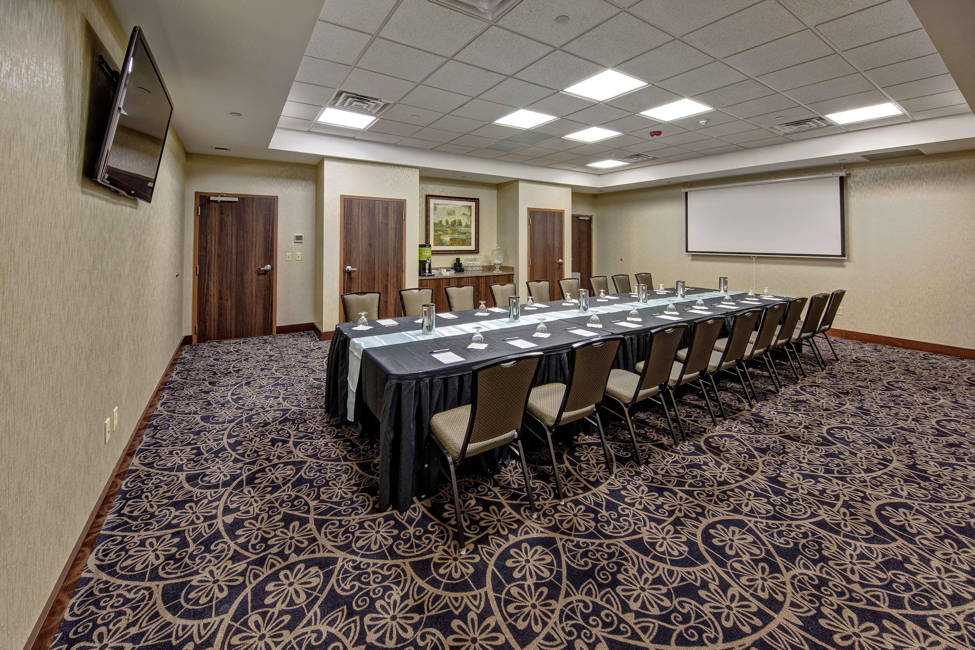 Hilton Garden Inn Midtown Талса Экстерьер фото